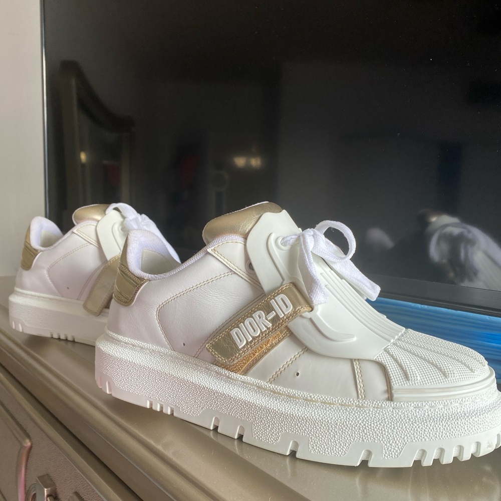 Tenis Dior , size 7 en blanco y dorado